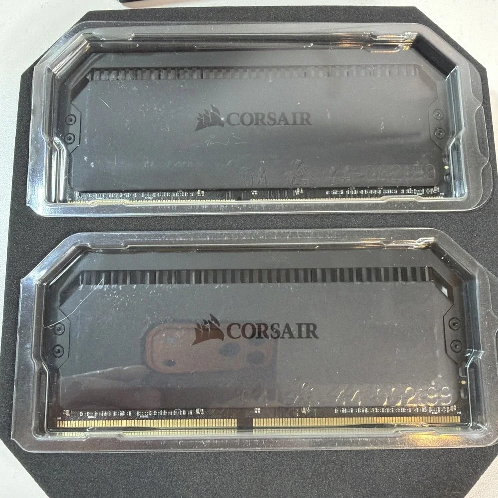 Corsair Dominator Platinum RGB 32GB (2x16GB) DDR4 RAM 3466MHz CMT32GX4M2C3466C16
